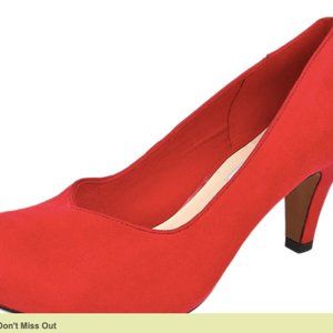 Clarks Chorus Voice size 8.5 red suede pumps European size 39.5